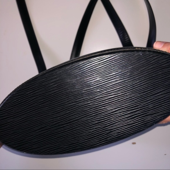 Louis Vuitton Epi Black Leather Shoulder Bag - Picture 12 of 16